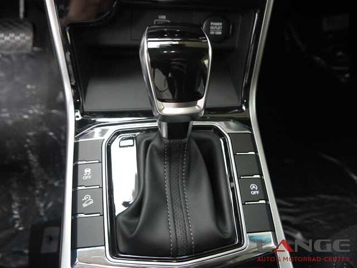 KGM Korando 1.5 T-GDi Nomad Automatik Navi SHZ Temp Tel. -Vorb. PDC Regensensor Alu K