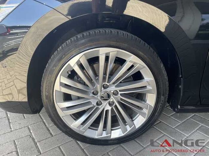 SKODA Superb Combi 2.0 TDI 142 kW 4x4 L&K AHK StandKli Vollausst.StandKlima Navi SD SH