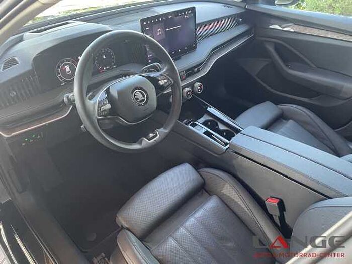 SKODA Superb Combi 2.0 TDI 142 kW 4x4 L&K AHK StandKli Vollausst.StandKlima Navi SD SH