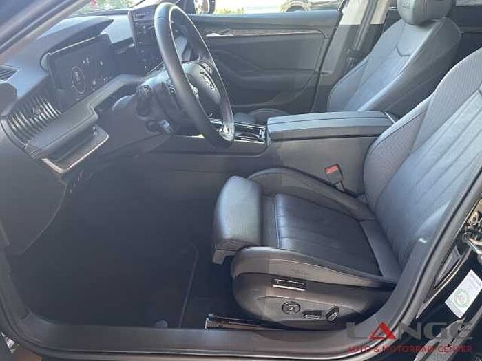 SKODA Superb Combi 2.0 TDI 142 kW 4x4 L&K AHK StandKli Vollausst.StandKlima Navi SD SH