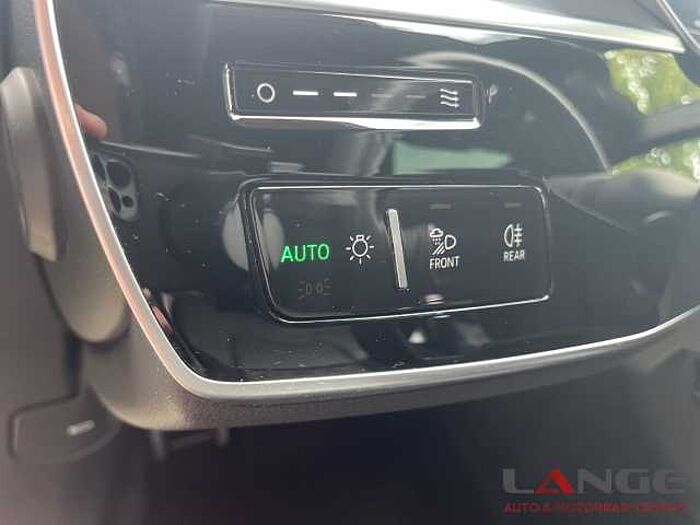 Audi S8 4.0 TFSI quattro HUD Luftfederung AD StandHZG Monitore Kopfst. El. Panodach