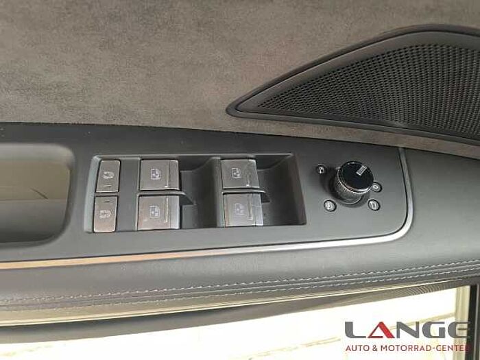 Audi S8 4.0 TFSI quattro HUD Luftfederung AD StandHZG Monitore Kopfst. El. Panodach